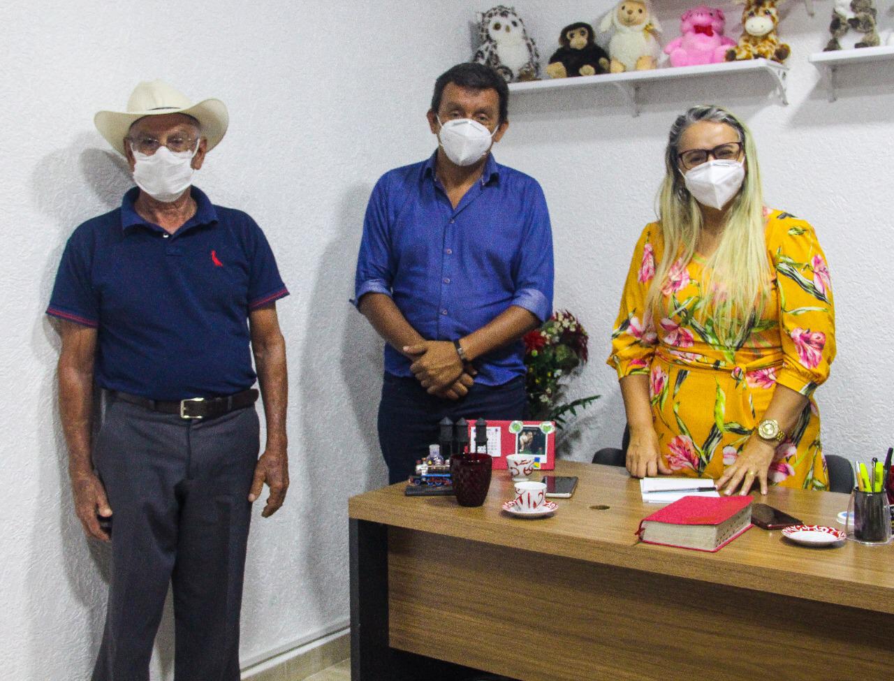Vereadora Márcia Socorristas Animais recebe parlamentar de Candeias do Jamari em seu gabinete - News Rondônia