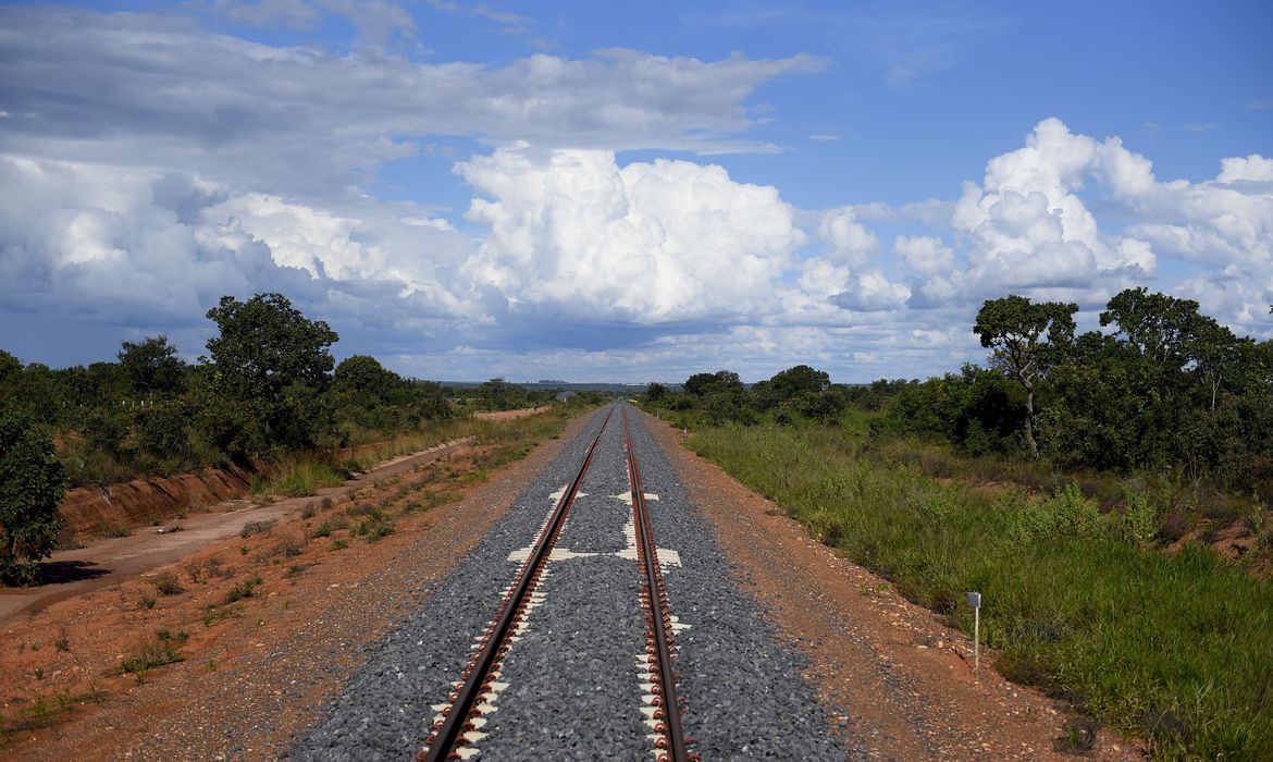 Governo leiloa hoje trecho de ferrovia na Bahia - News Rondônia