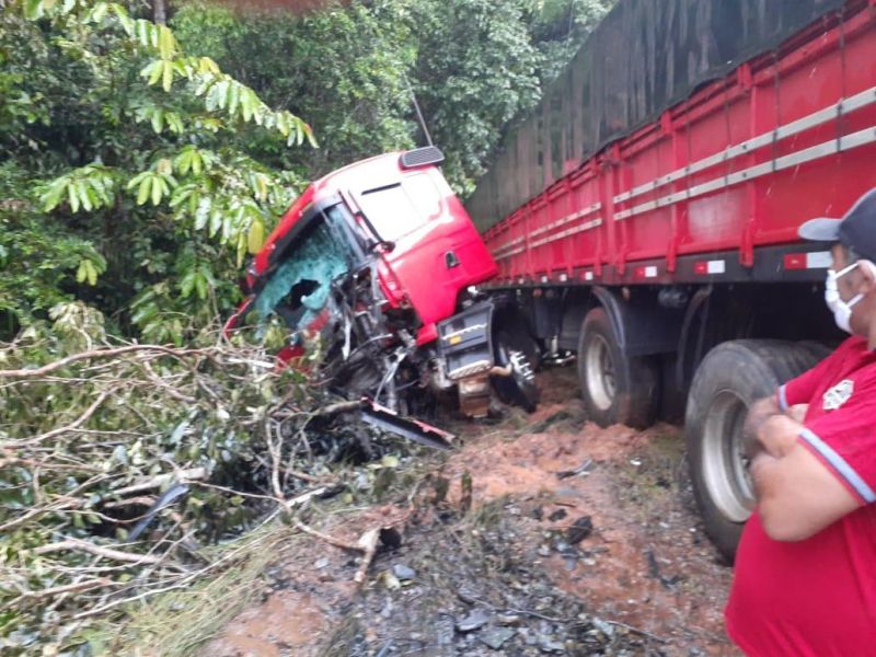 TRAGÉDIA: ACIDENTE NA BR-319 ENTRE PORTO VELHO E HUMAITÁ DEIXA DOIS MORTOS - News Rondônia