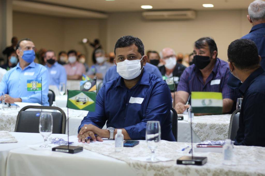 Valteir Queiroz de Candeias do Jamari participa da plenária municipalista dos prefeitos eleitos - News Rondônia