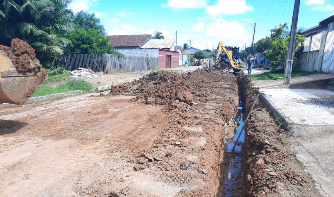 Prefeitura de Jaru realiza serviço de drenagem na Rua Frei Caneca no setor 07 - News Rondônia