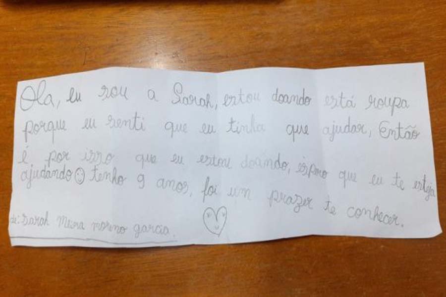 Menina de 9 anos deixa bilhete em agasalho para doação e emociona - News Rondônia