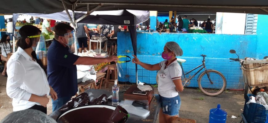 Agricultores familiares da Feira do Produtor recebem doação de kit para prevenção da Covid-19, em Porto Velho - News Rondônia
