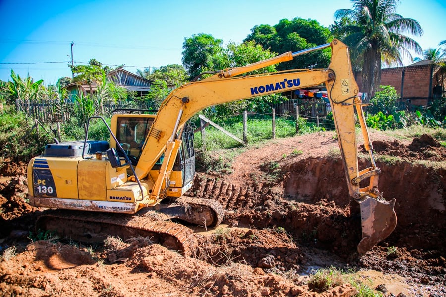 Prefeitura de Jaru realiza limpeza de canal no setor 07 - News Rondônia