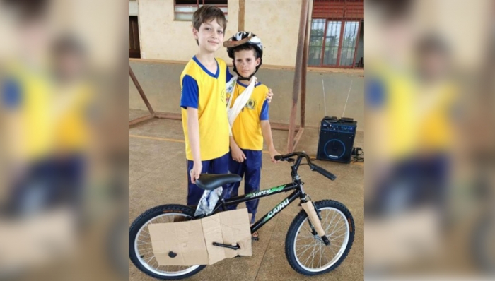 GESTO NOBRE: Menino doa bicicleta que ganhou em sorteio para amigo em RO: 'realizar seu sonho' - News Rondônia