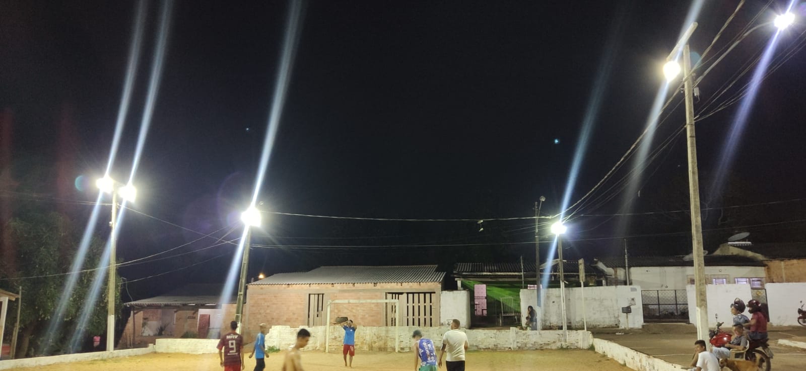 Iluminação é revitalizada em campo na zona sul após pedido do vereador Edimilson Dourado - News Rondônia