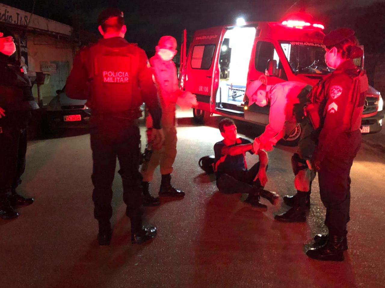 Motociclista bate em carro estacionado e acaba preso após recusar atendimento médico - News Rondônia
