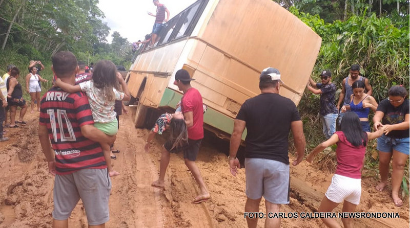 ATOLEIRO DEIXA COMUNIDADE DE SÃO CARLOS ISOLADA... NÃO PASSA NEM BICICLETA! - News Rondônia