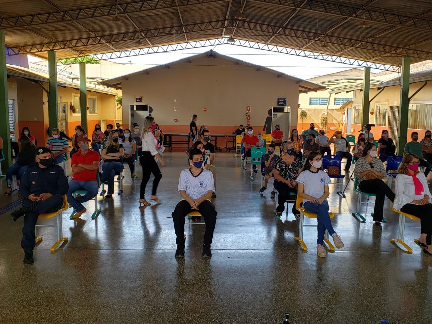 Escolas estaduais de Vilhena recebem investimentos; estudantes são homenageados durante visitas - News Rondônia
