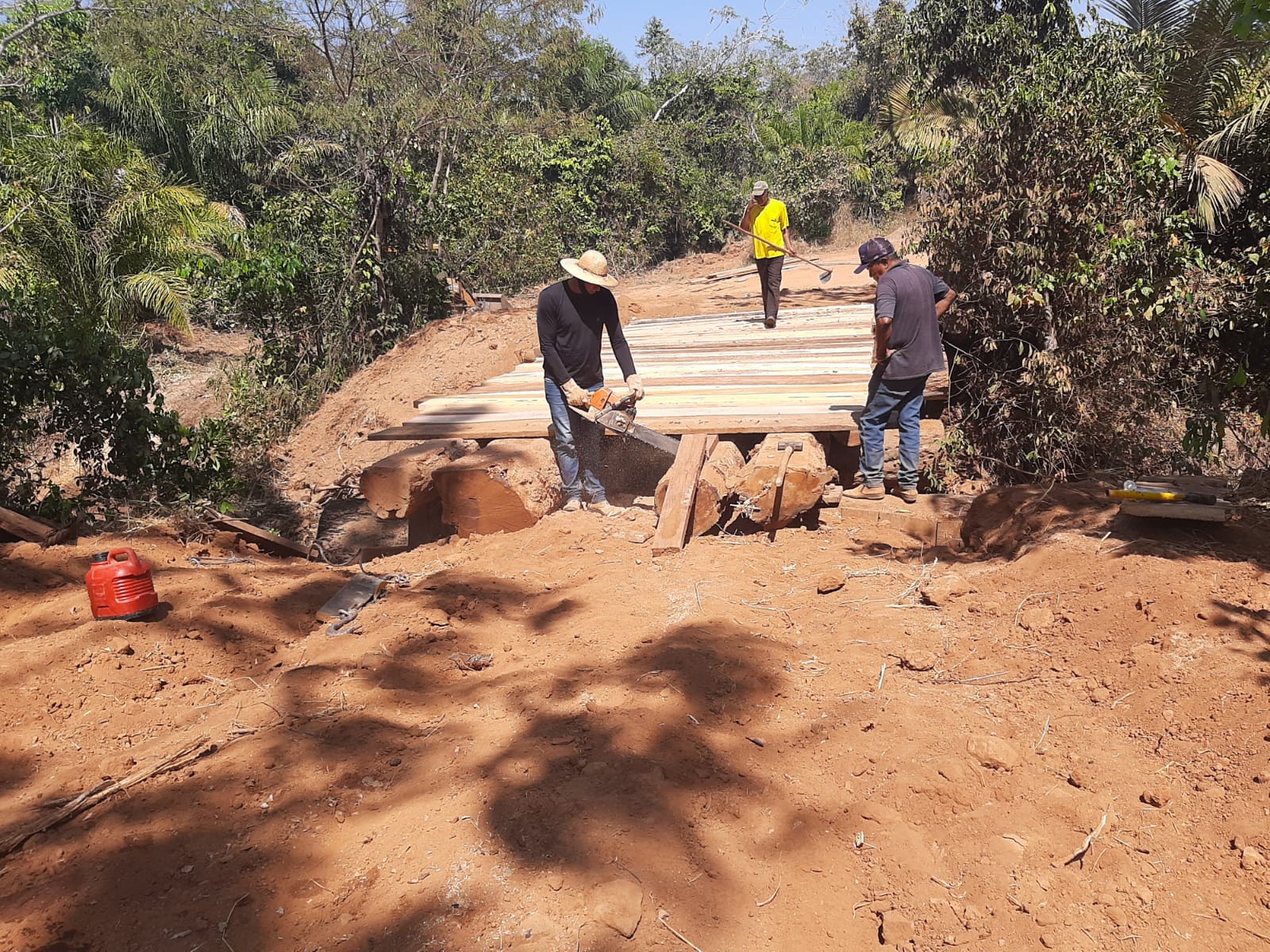 Rolim de Moura: SEMOSP concluiu cascalhamento da linha 164 Norte e recuperou 03 pontes na Zona Rural - News Rondônia