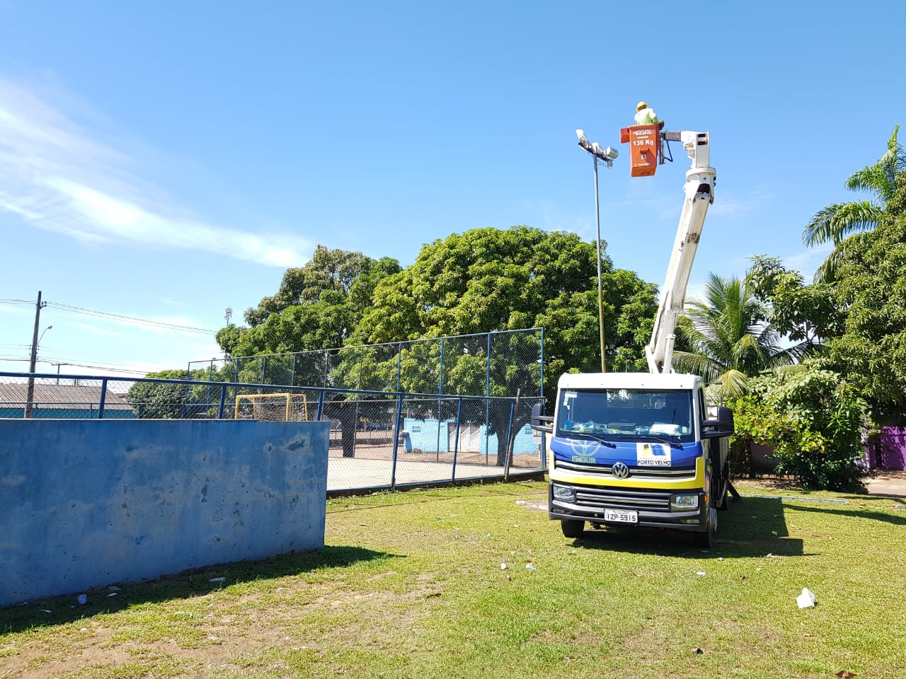 Prefeitura de Porto Velho realiza manutenção na iluminação de espaços públicos de Porto Velho - News Rondônia