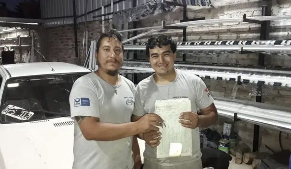 O MELHOR CHEFE DO MUNDO: Chefe presenteia funcionário com carro para que ele não tenha que andar até o trabalho - News Rondônia