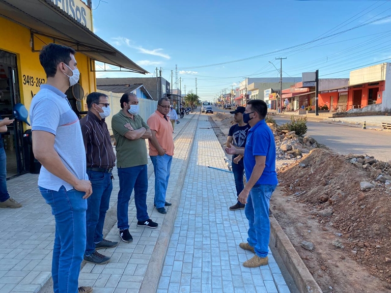 Presidente Laerte Gomes vistoria obras em avenida de Urupá - News Rondônia