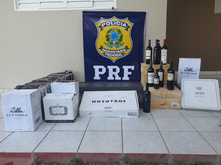PRF prende no Mato Grosso mais de 200 garrafas de vinho transportada em caminhão com placas de Rondônia - News Rondônia