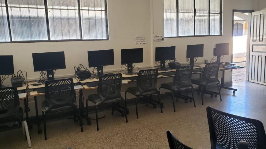 Laboratórios de informática das escolas da Rede Estadual de Ensino recebem revitalização - News Rondônia