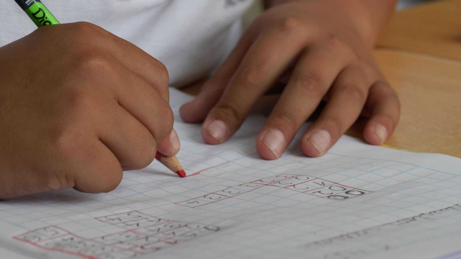 MENINO DE 6 ANOS É ESTUPRADO DENTRO DE ESCOLA, DENUNCIAM PAIS DO GAROTO - News Rondônia