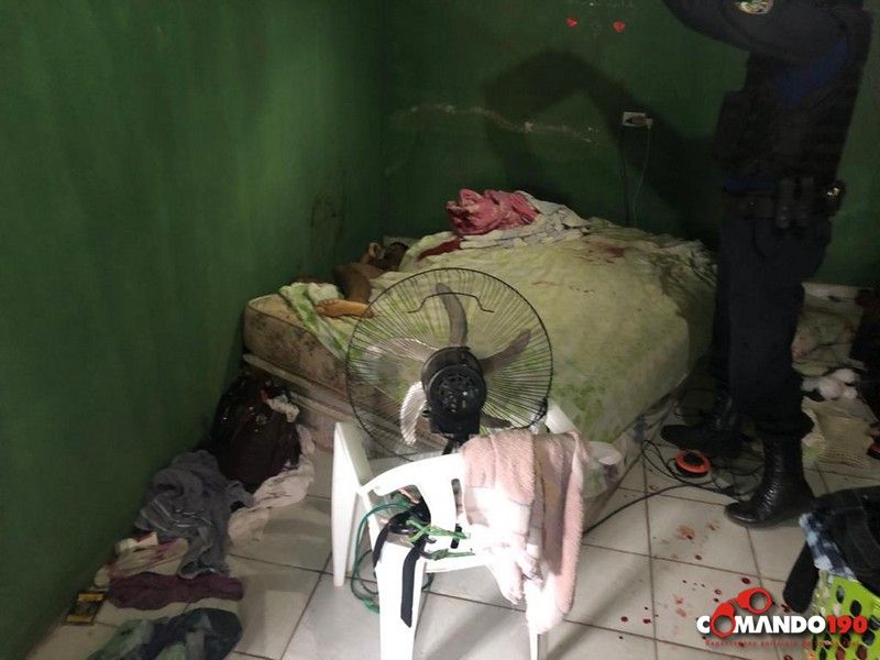 Homem é morto dentro de sua residência e esposa é socorrida ao HM com vários cortes pelo corpo - News Rondônia