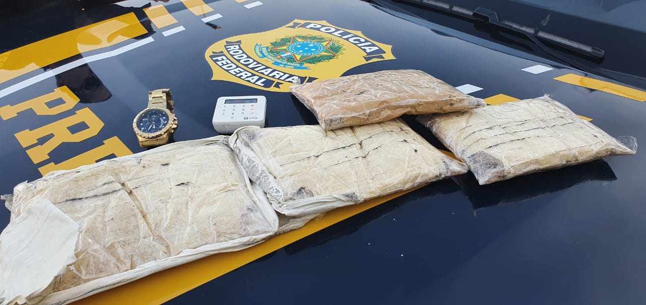 Motorista de aplicativo e passageiro são presos por tráfico de drogas em Porto Velho/RO [VÍDEO] - News Rondônia