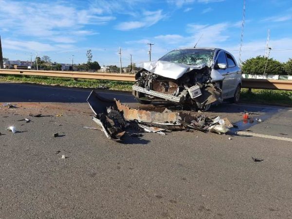 BR-364: Vítima fica ferida após acidente entre carro e carreta em Vilhena - News Rondônia