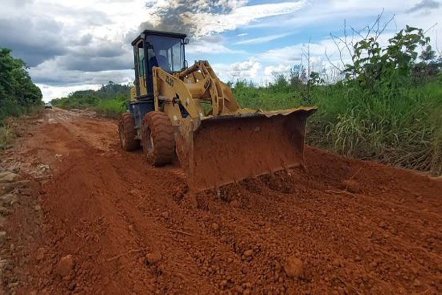 Prefeitura e DER recuperam estrada da LP 643 e beneficia comunidade - News Rondônia