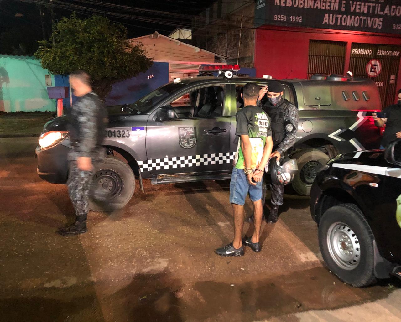 Batalhão de choque prende casal com drogas após tentar fugir de moto na zona leste - News Rondônia