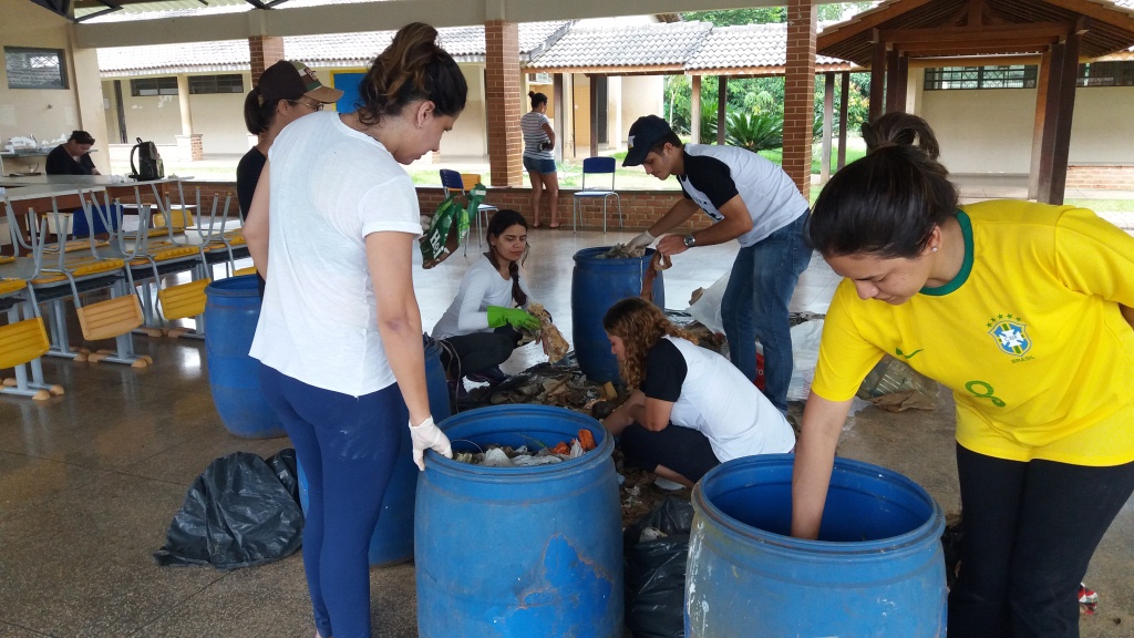 MEIO AMBIENTE: VOLUNTÁRIOS FAZEM LIMPEZA NA COMUNIDADE MARAVILHA - News Rondônia