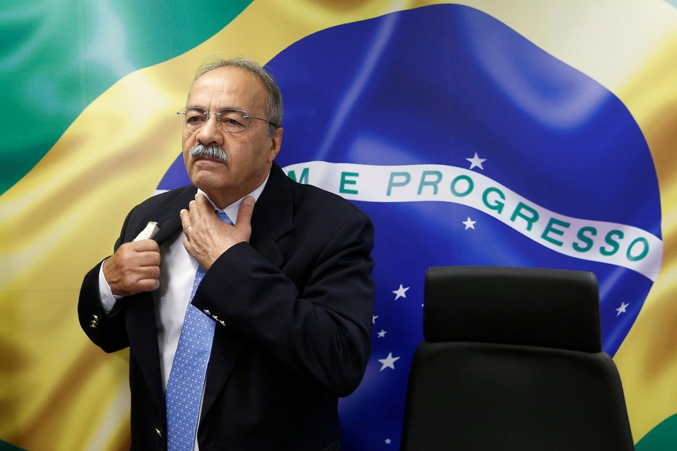 Barroso autoriza senador flagrado com dinheiro na cueca a retomar mandato - News Rondônia