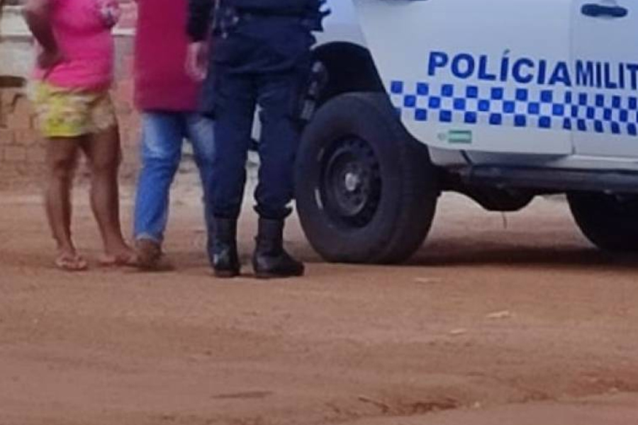 BARRACO: mulher é flagrada pelo atual na casa do ex, os dois saem na porrada e vizinhos acionam a polícia - News Rondônia