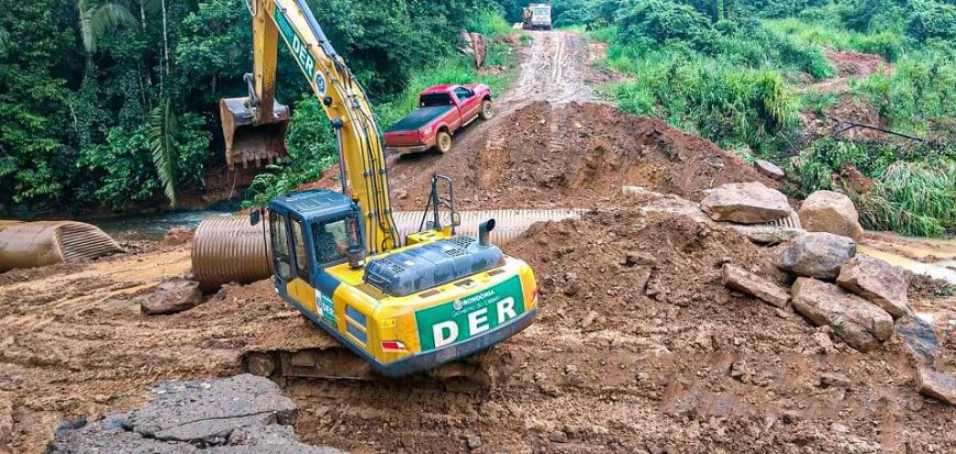 SERVIÇO EMERGENCIAL - Equipes do DER trabalham no final de semana para restabelecer o tráfego na RO-140, no Vale do Jamari - News Rondônia