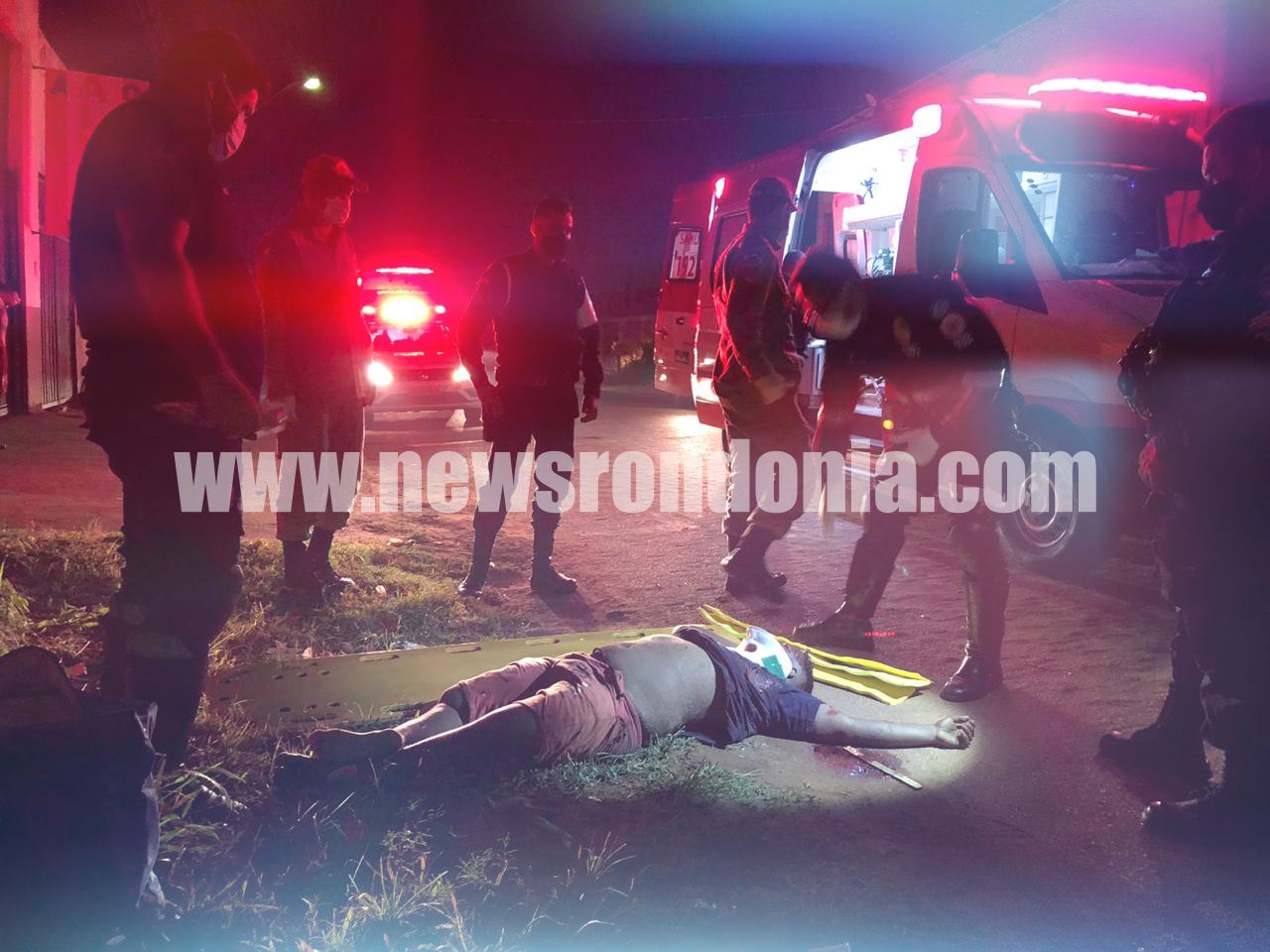 Motociclista fica em estado grave após colidir na traseira de carro estacionado na zona leste da capital - News Rondônia