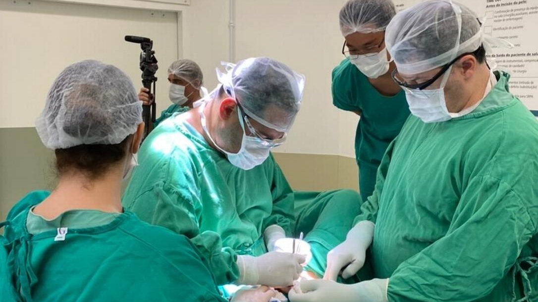 OPERAÇÃO: Gêmeas fazem cirurgia para mudança de sexo - News Rondônia