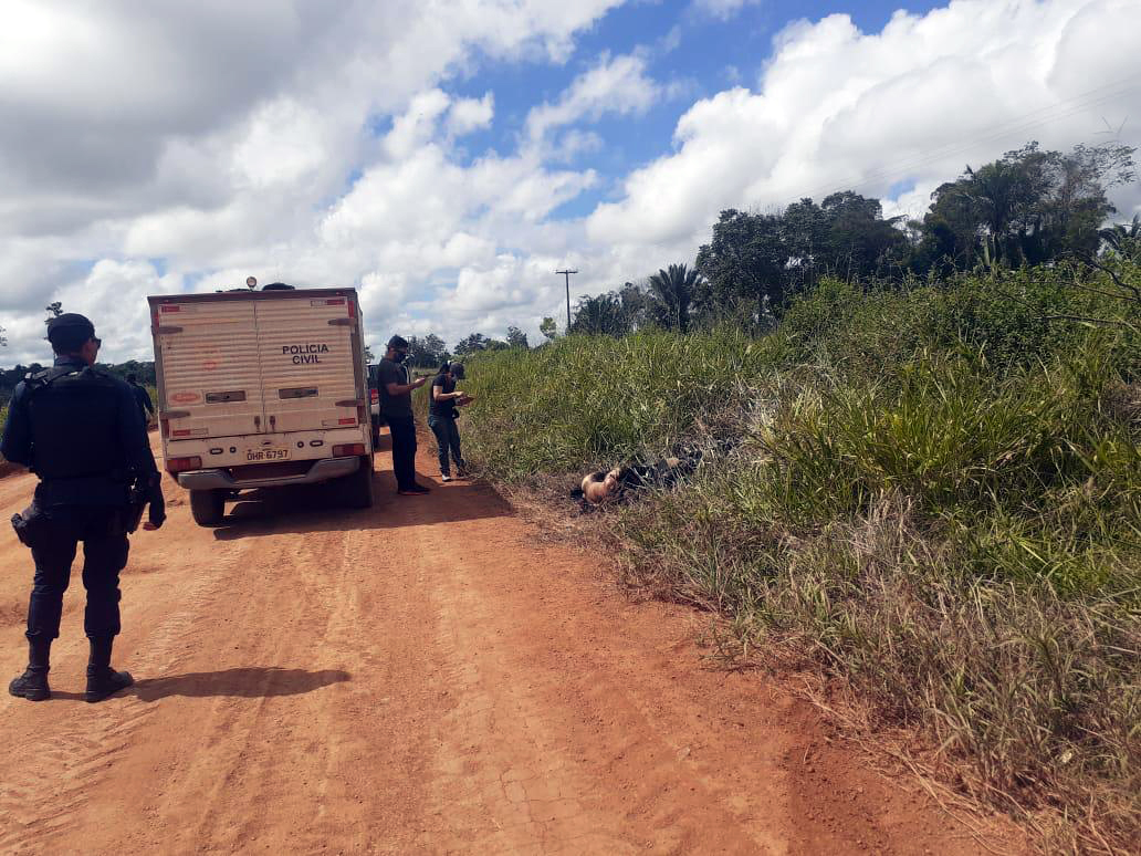 IMAGENS FORTES - Motociclista é executado a tiros corpo carbonizado, em Rondônia - News Rondônia
