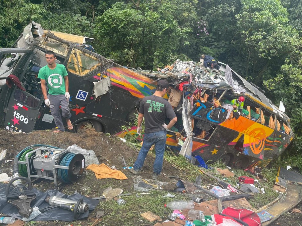 De acordo com a Polícia Militar, acidente com ônibus deixou 12 mortos e nove feridos - News Rondônia