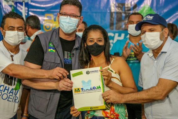 Moradores comemoram chegada do projeto Tchau Poeira em Espigão do Oeste - News Rondônia