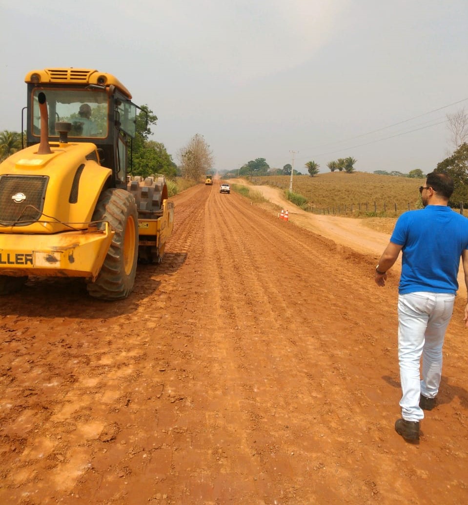GESTÃO NA ESTRADA - Governo recupera mais de 50% do trecho de 36 quilômetros que interliga Ouro Preto do Oeste e Vale do Paraíso na RO-470 - News Rondônia