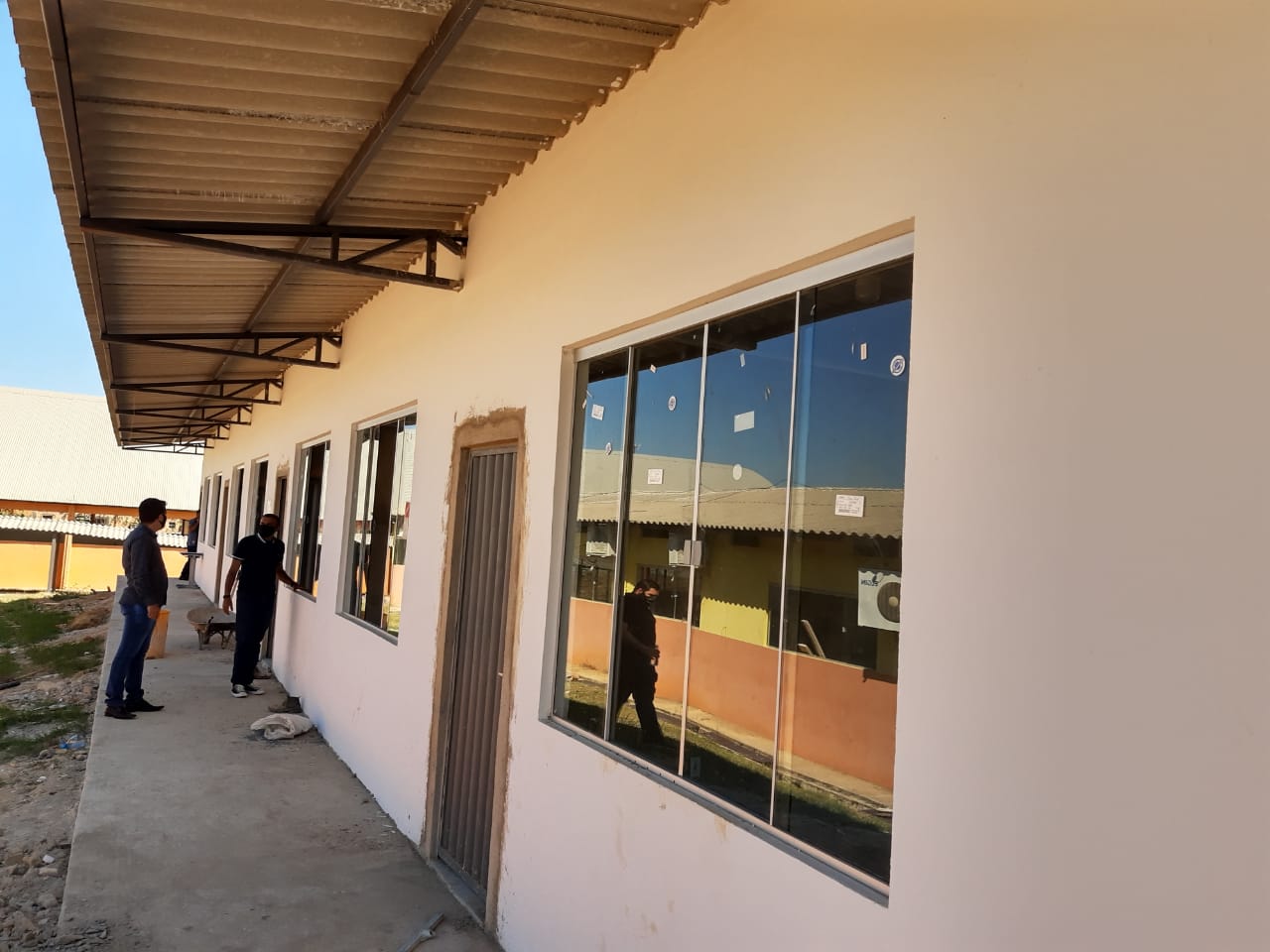 Alex Silva visita obras na Escola Carlos Drummond de Andrade em Candeias do Jamari - News Rondônia