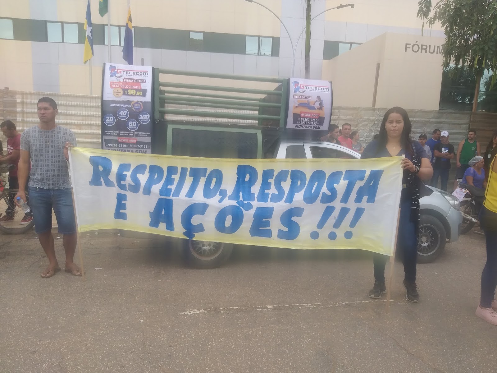 CENAS DA CIDADE: MORADOR DO TRÊS MARIAS REALIZA PESCARIA EM RUA ALAGADA - News Rondônia