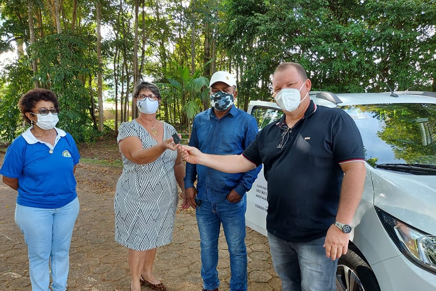 Dr. Neidson entrega veículo para atender Lar do Idoso de Ouro Preto do Oeste - News Rondônia