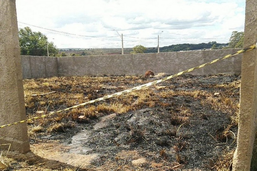 MONSTRUOSIDADE: Mãe joga bebê vivo em terreno baldio e coloca fogo; Veja o Vídeo - News Rondônia