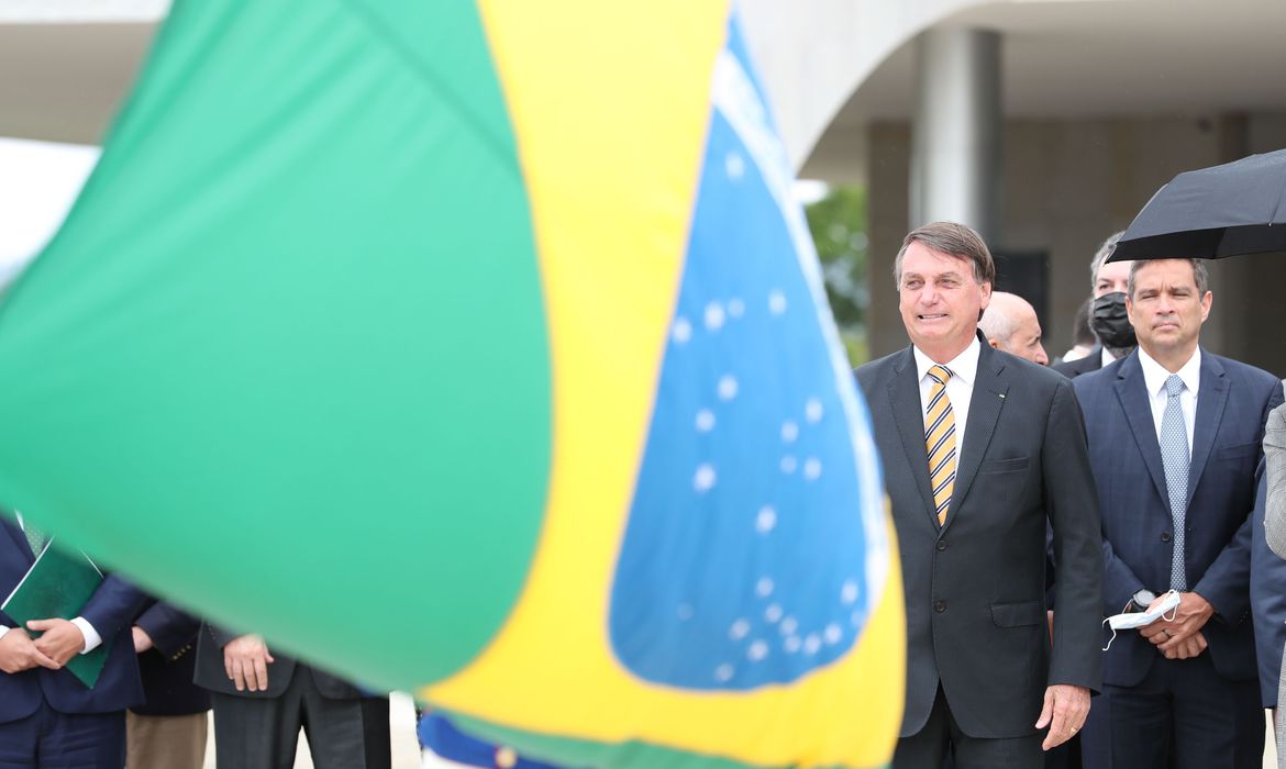 Bolsonaro participa de cerimônia do Dia da Bandeira - News Rondônia