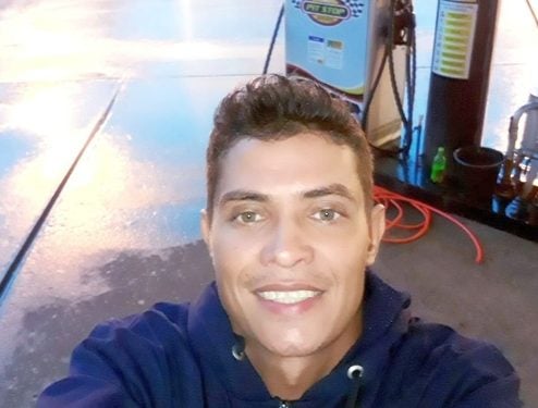FRENTISTA DE RONDÔNIA VIRALIZA APÓS CANTAR MÚSICA DE AMADO BATISTA (VÍDEO) - News Rondônia