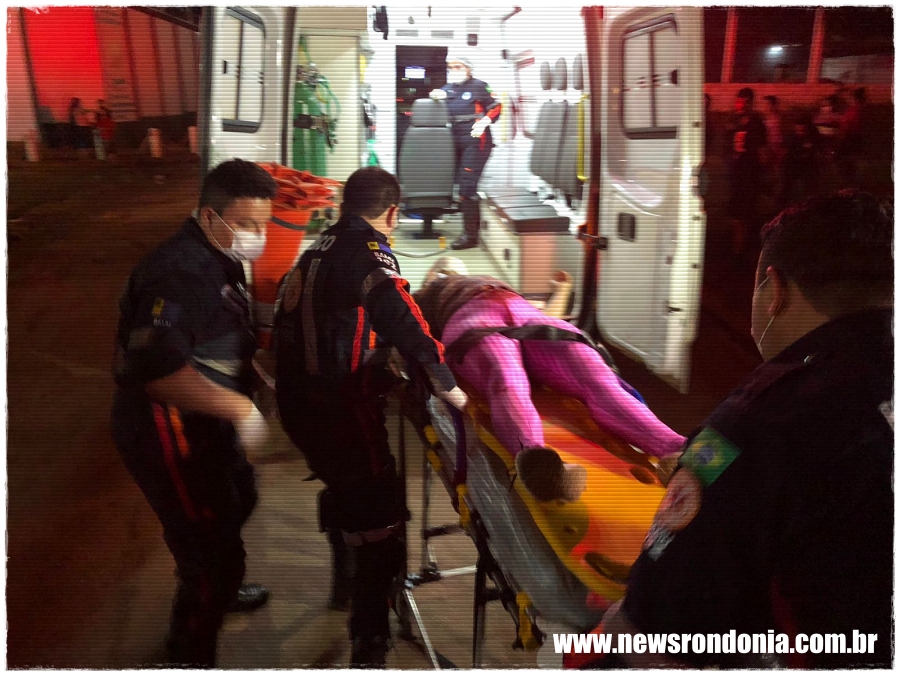 Motociclista fica gravemente ferida após colidir contra carro que avançou preferencial - News Rondônia