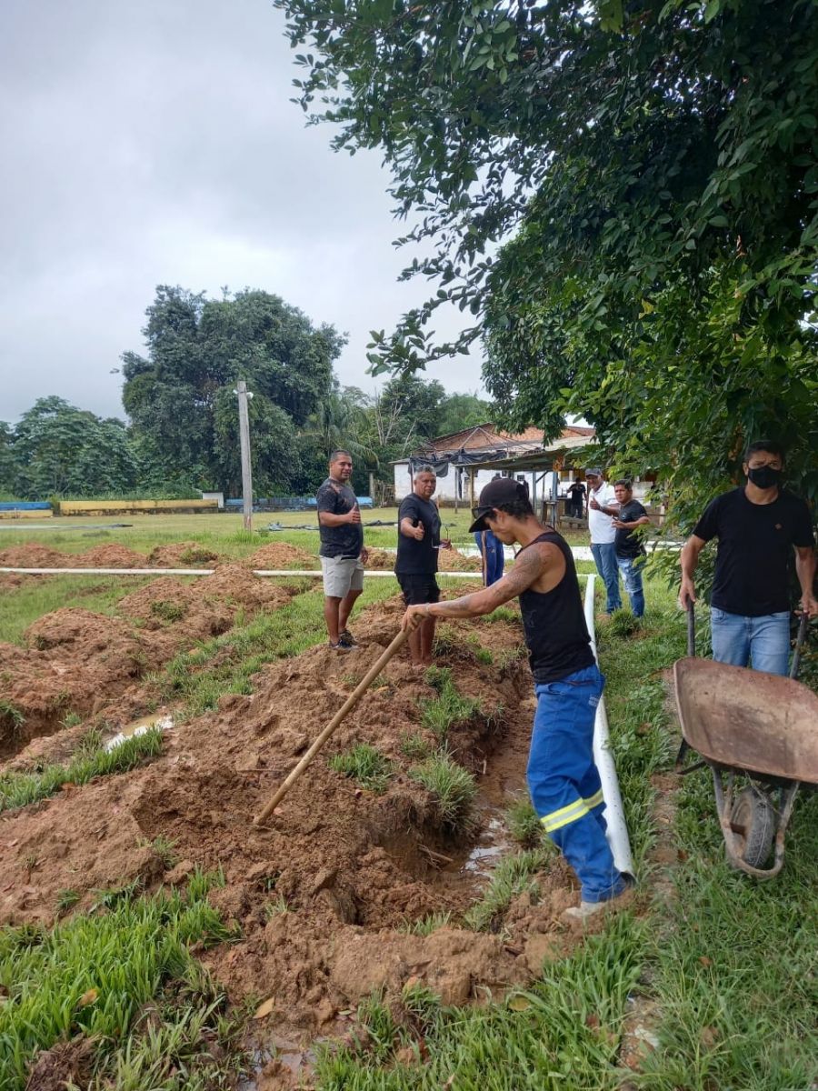 Vereador Valtinho Canuto realiza drenagem no campo de futebol do bairro triângulo - News Rondônia