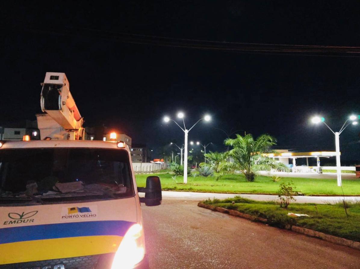 Nova iluminação é instalada em rotatória da zona Norte de Porto Velho - News Rondônia