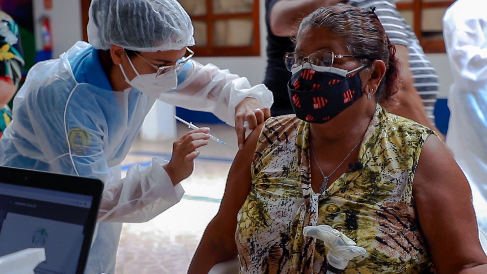 Porto Velho recebe vacina AstraZeneca para continuar imunização de idosos com mais de 60 anos - News Rondônia