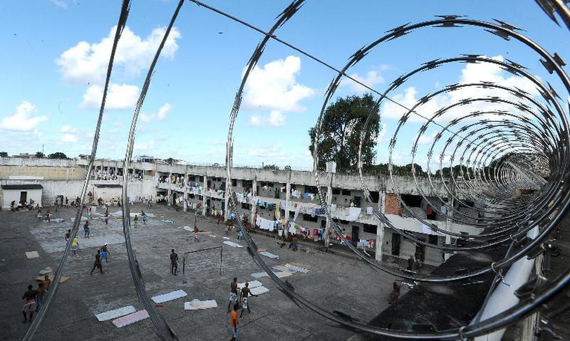 Mandar ex-policiais para prisão comum é sentença de morte - News Rondônia