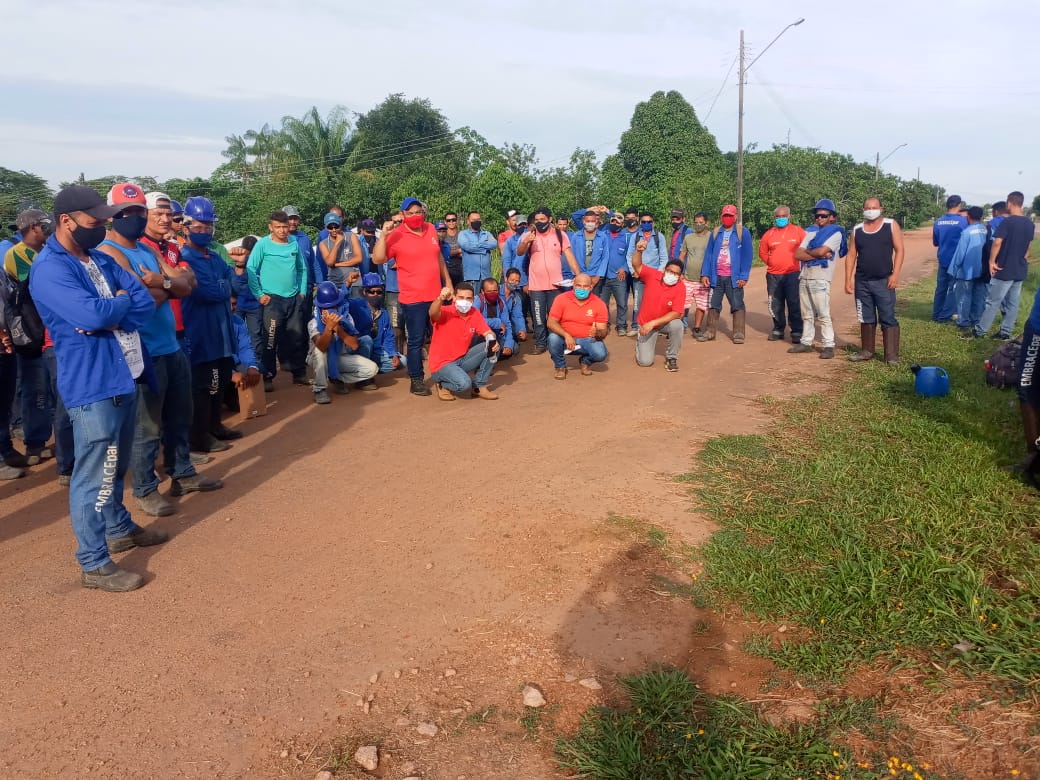 Trabalhadores de empresa terceirizada da Energisa da obra do linhão Abunã x Extrema fazem paralisação - News Rondônia