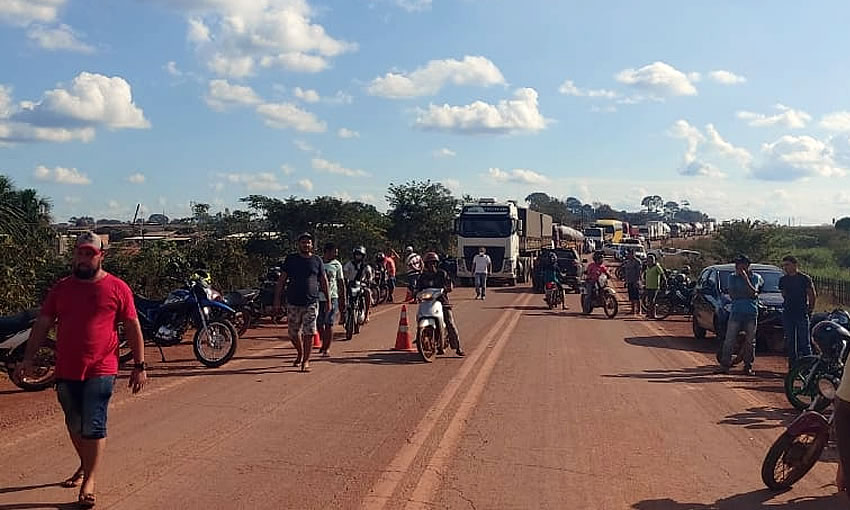 Bloqueio da Br-364 em Vista Alegre do Abunã é uma retaliação contra as ações do Ibama e ICMBio, declaram manifestantes - News Rondônia