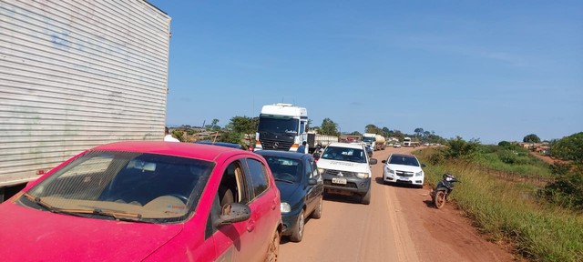 Bloqueio da Br-364 em Vista Alegre do Abunã é uma retaliação contra as ações do Ibama e ICMBio, declaram manifestantes - News Rondônia