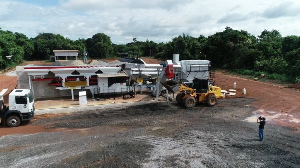 VILHENA: Japonês apresenta local onde será instalada usina de asfalto quente para pavimentação de vários bairros de Vilhena - News Rondônia